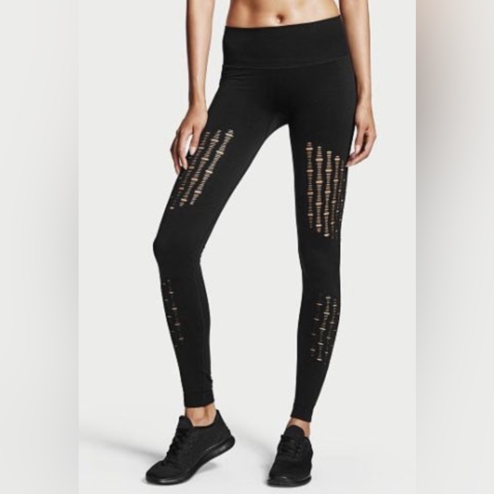 Victoria Secret || Woman’s black leggings size Medium